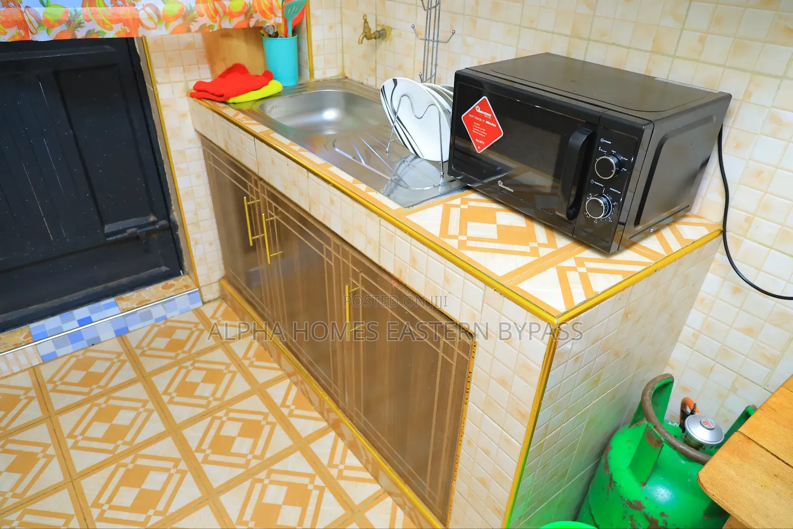 Heart of Kamakis Escape: Spacious 1-Bed, Fully Furnished on Eastern