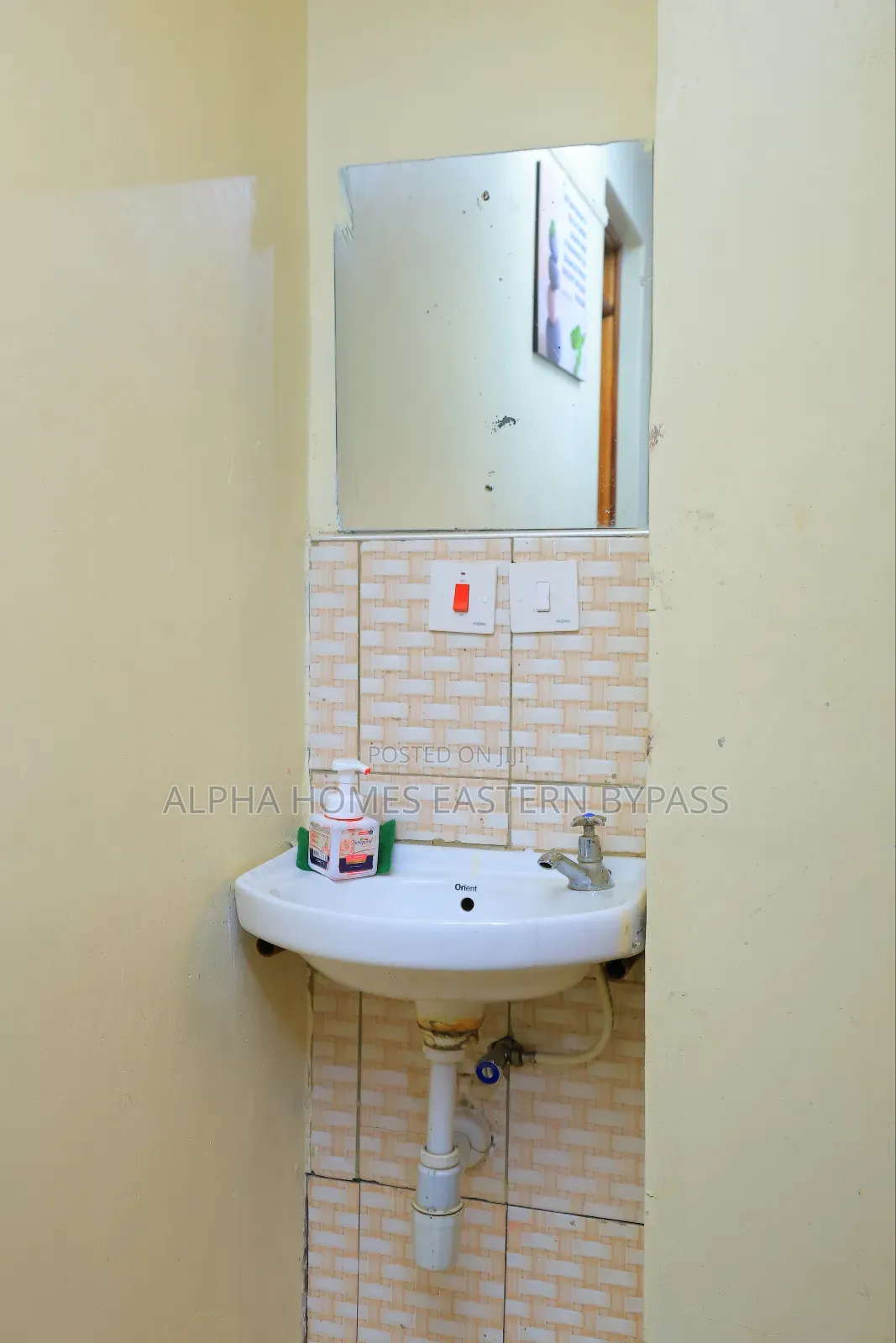 Heart of Kamakis Escape: Spacious 1-Bed, Fully Furnished on Eastern