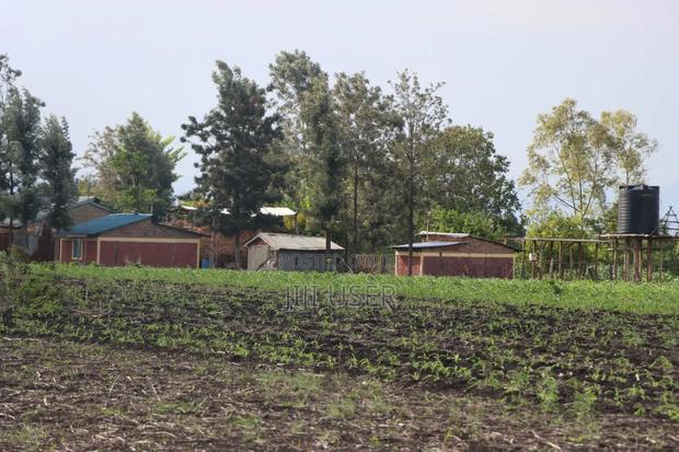 Makutano - Nairobi - Embu Highway(Commercial Property)