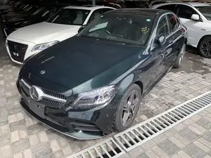 Mercedes-Benz C220 Base 2018 Green