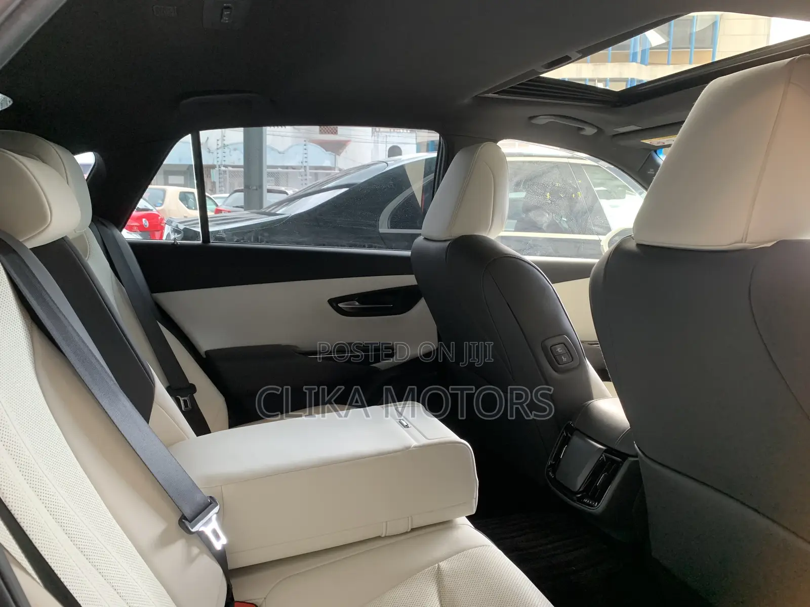 Toyota Crown 2018 White
