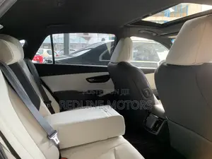 Toyota Crown 2018 White