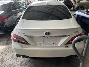 Toyota Crown 2018 White