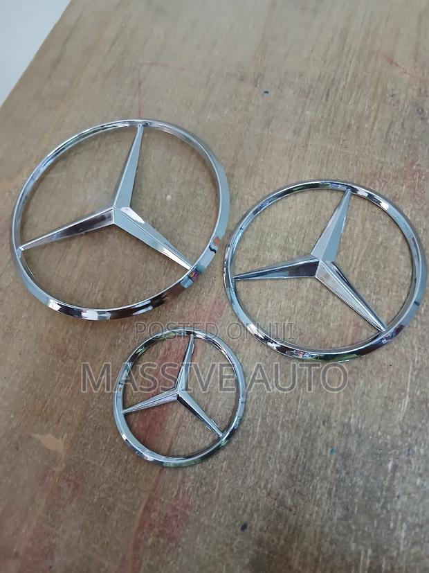 Maceedes Benz Logo - main view