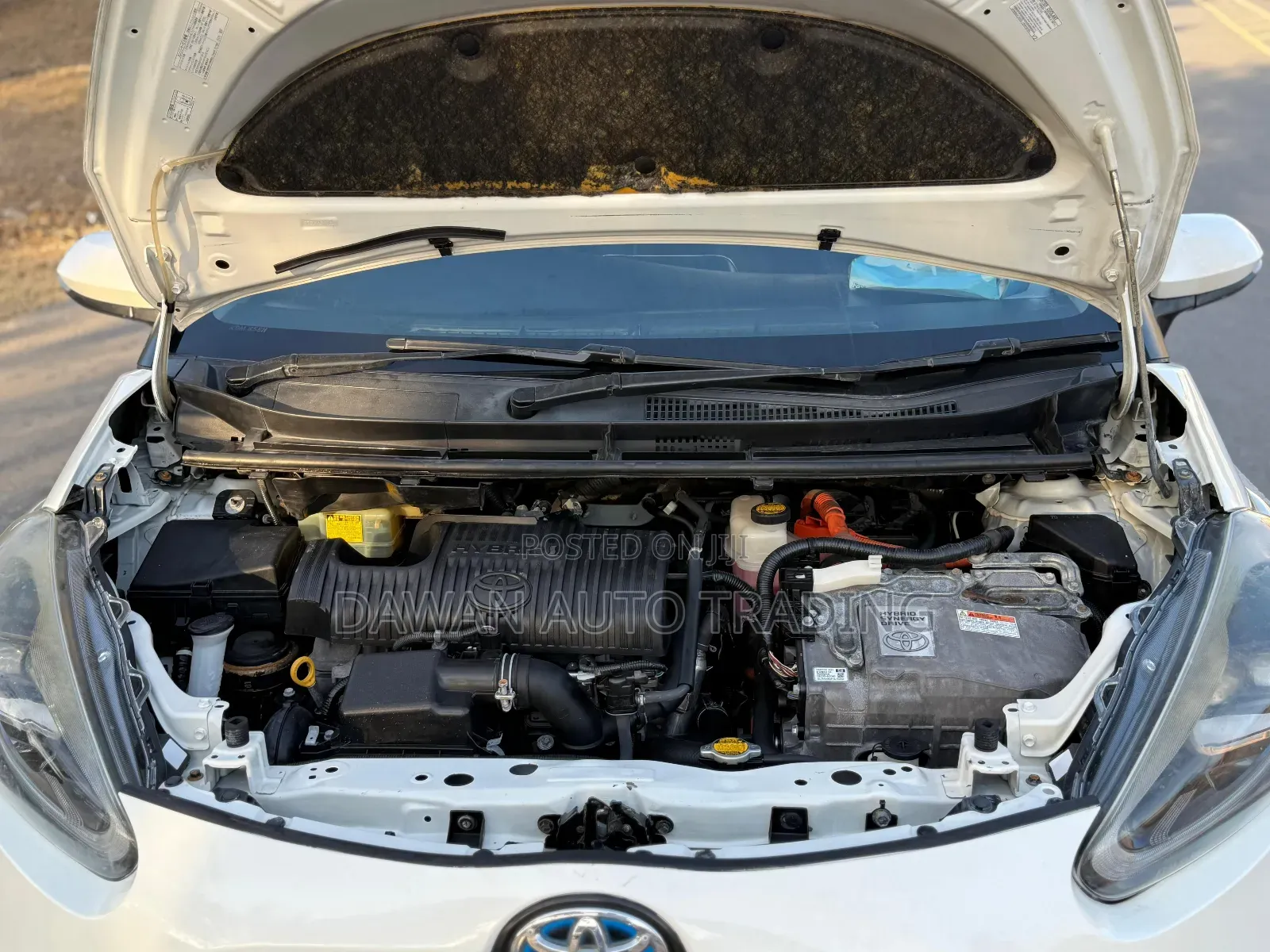 Toyota Sienta 1.5 Hybrid FWD 2016 White