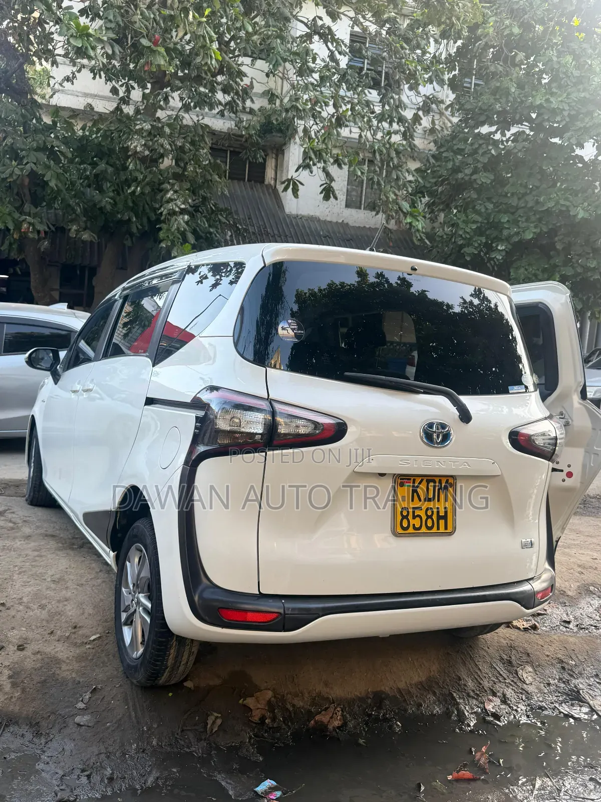 Toyota Sienta 1.5 Hybrid FWD 2016 White