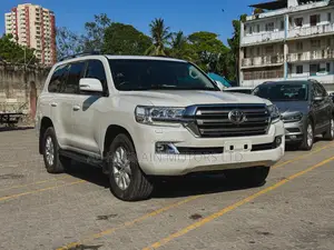 Toyota Land Cruiser 2018 White