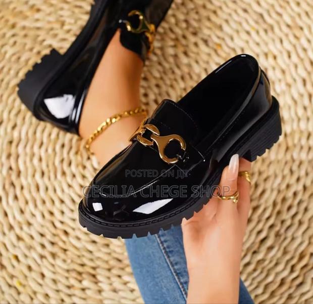 Classic Brogues Shoe - thumbnail 3