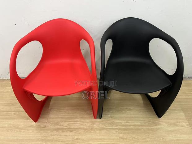 Modern Plastic Chair : Casalino Plastic Cantilever Chair - thumbnail 2