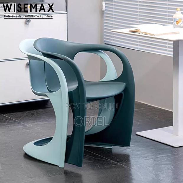 Modern Plastic Chair : Casalino Plastic Cantilever Chair - thumbnail 17