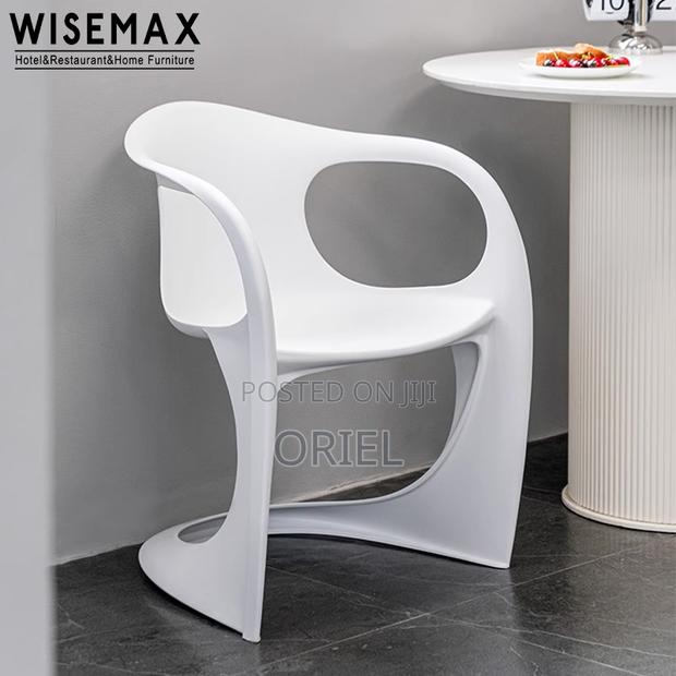 Modern Plastic Chair : Casalino Plastic Cantilever Chair - thumbnail 19