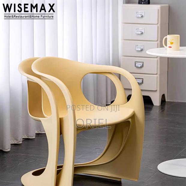 Modern Plastic Chair : Casalino Plastic Cantilever Chair - thumbnail 20