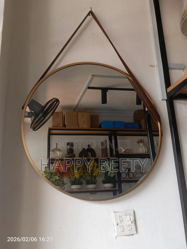 Minimalist Nordic Decorative Mirror (60cm Diameter)