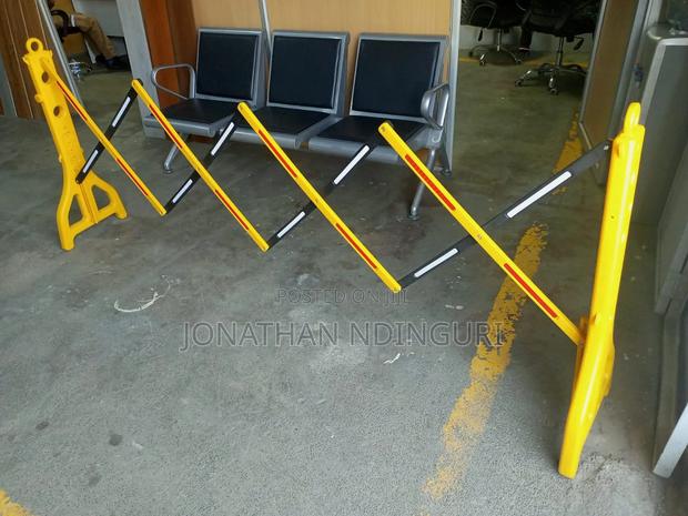 Portable Road Reflective Barrier - thumbnail 2