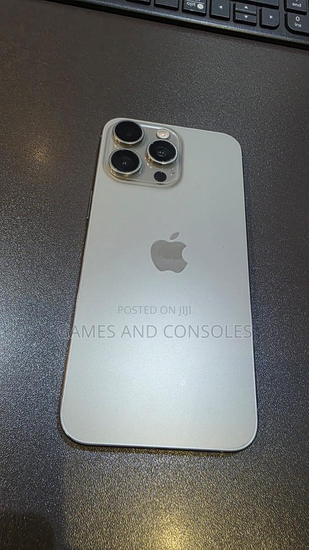 New Apple iPhone 15 Pro Max 256 GB Silver - main view