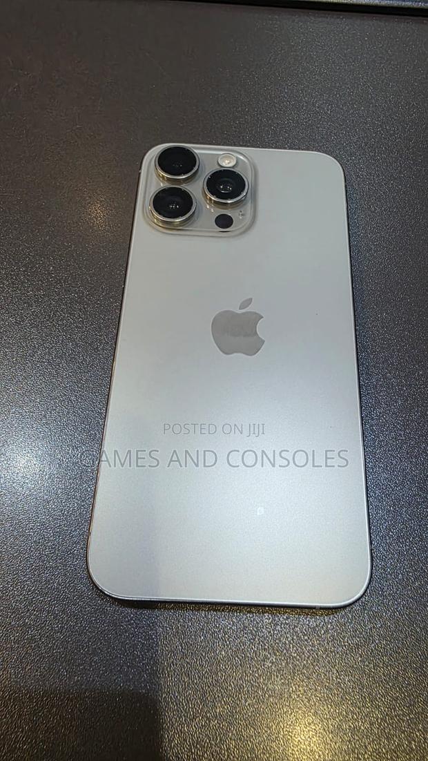 New Apple iPhone 15 Pro Max 256 GB Silver - thumbnail 2