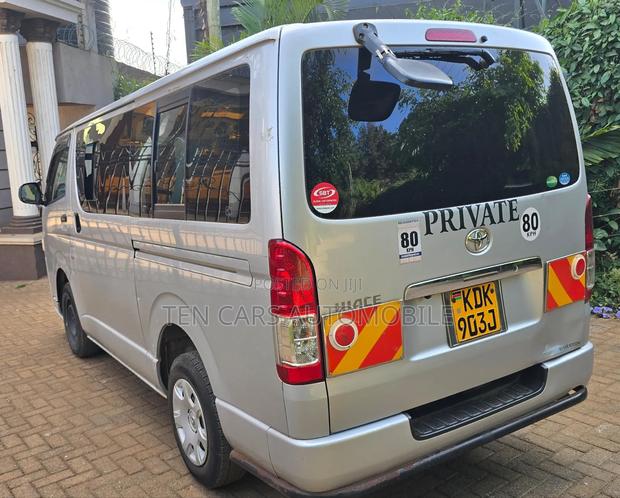 Toyota HiAce 2015 Silver - thumbnail 3