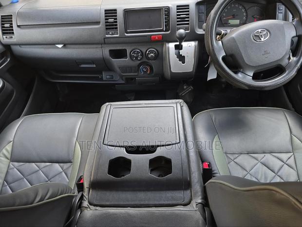 Toyota HiAce 2015 Silver - thumbnail 7