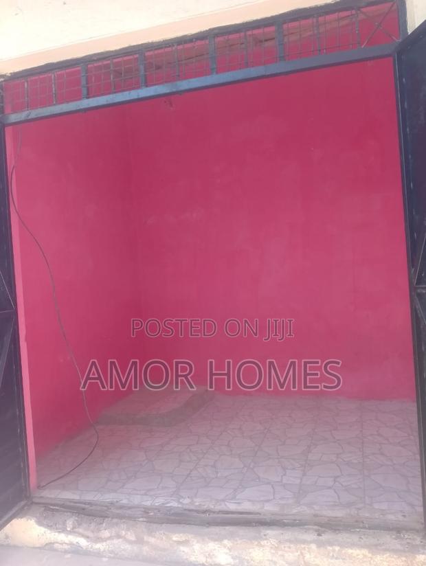 Shop to Let - thumbnail 4