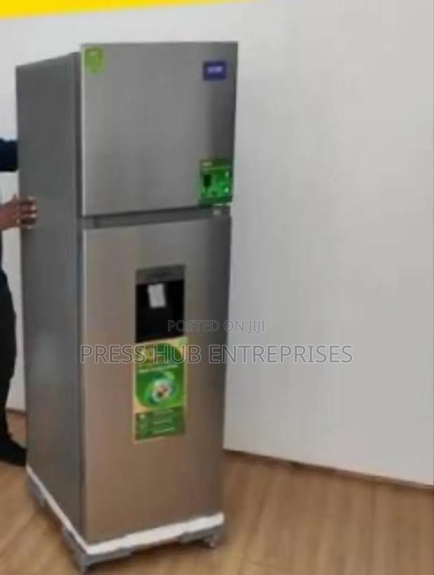 Syinix 257l No-Frost Refrigerator With a Water Dispenser.