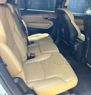 Volvo XC90 T5 Momentum AWD (2.0L 4cyl 8A) 2017 White