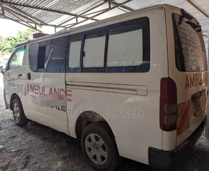 Toyota HiAce 2009 White