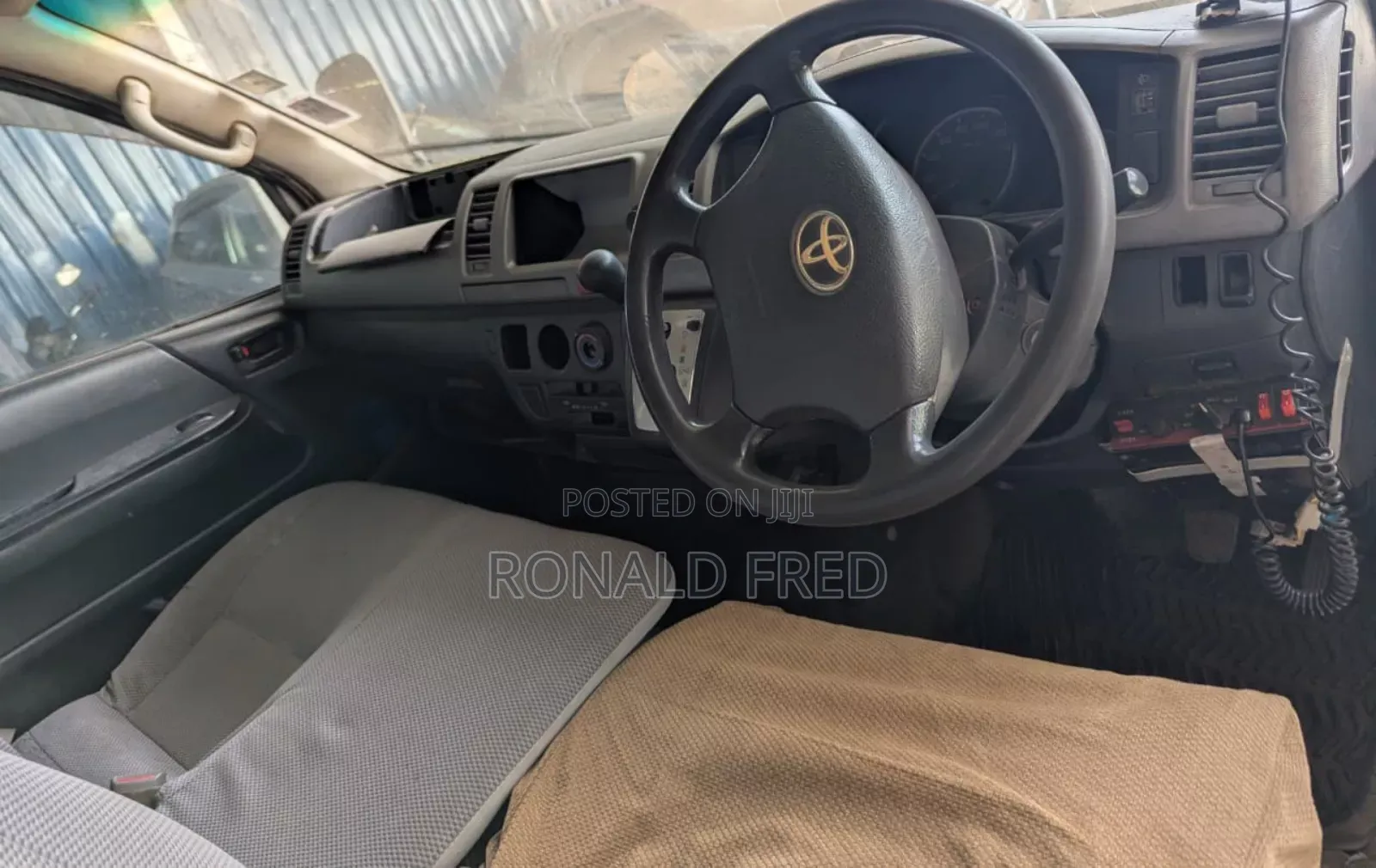 Toyota HiAce 2009 White