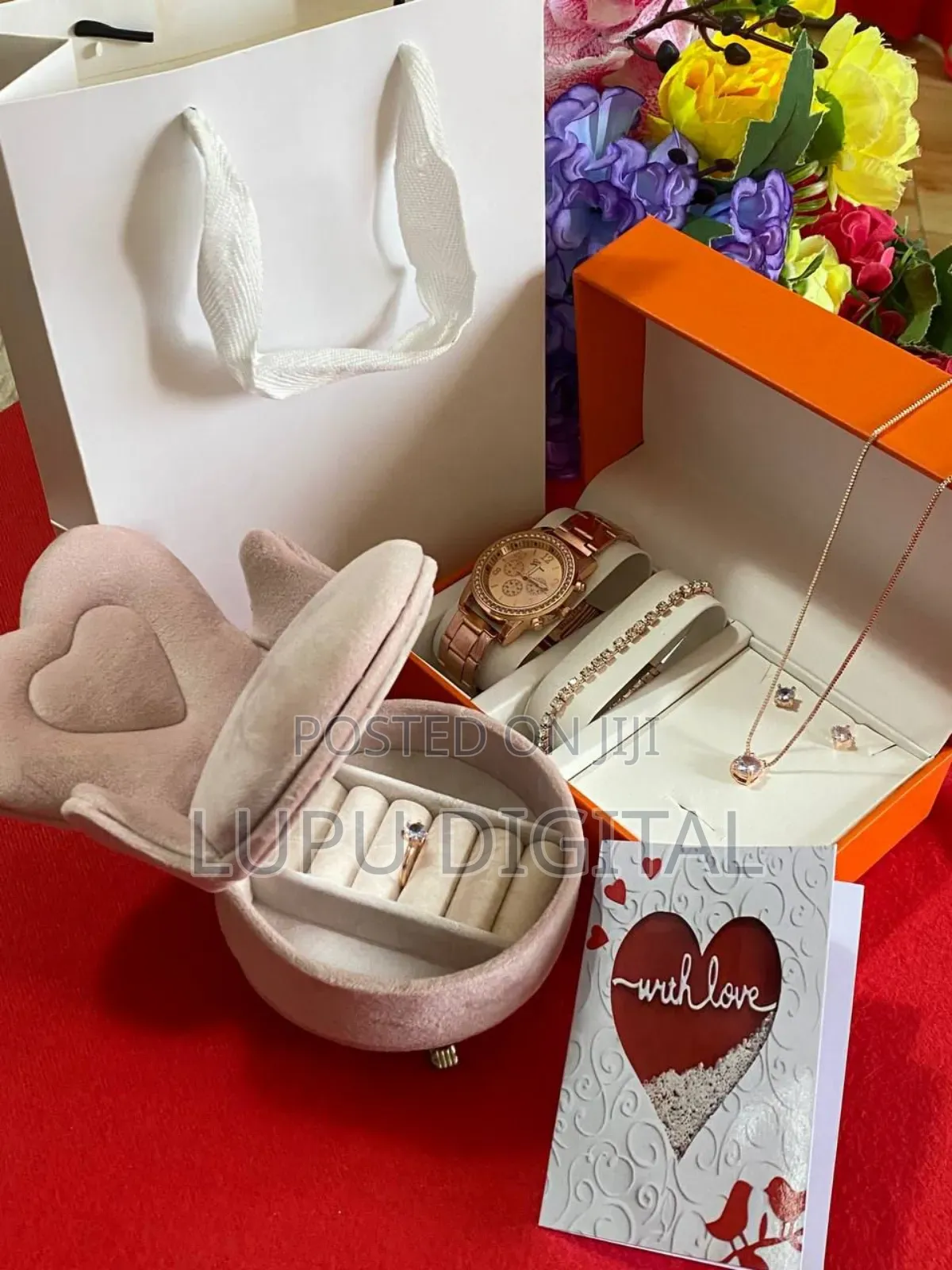 Gift Set
Mini Sofa Jewellery Organizer 
Card 
Gift Bag