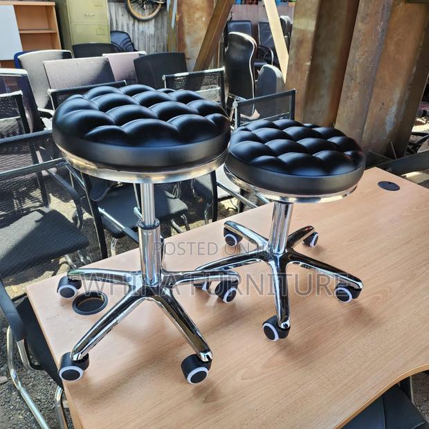 Pedicure Stool - thumbnail 3