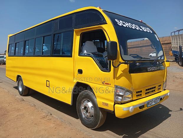 Isuzu NQR 2015 Yellow