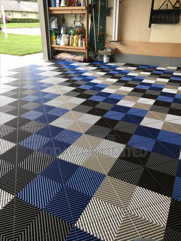 Interlocking Mats for Automotive Floors | Strong Reliable