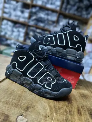 Nike Uptempo Black