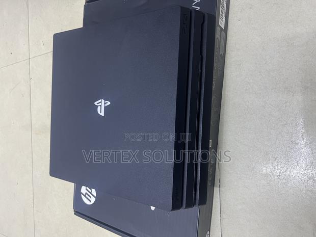 Play Station 4 Pro - main view