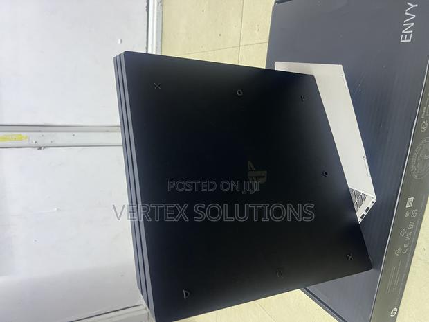 Play Station 4 Pro - main view