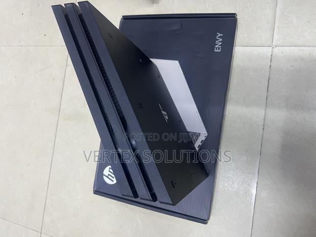 Play Station 4 Pro - main view