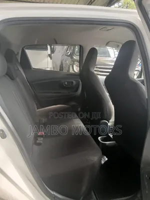 Toyota Vitz 1.0 FWD 5dr 2019 White