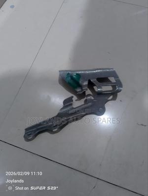 D-max New Model Bonnet Hinges