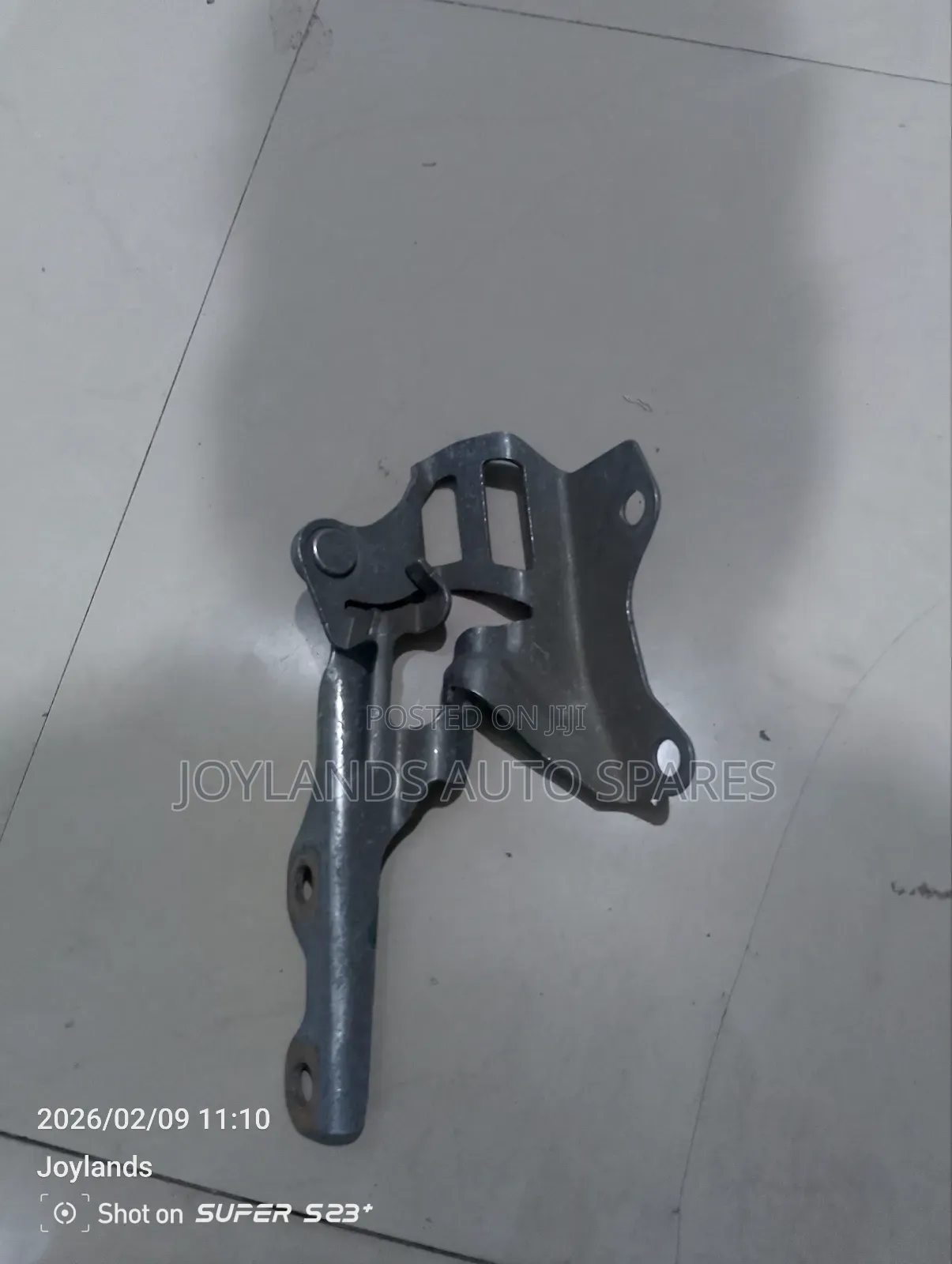 D-max New Model Bonnet Hinges