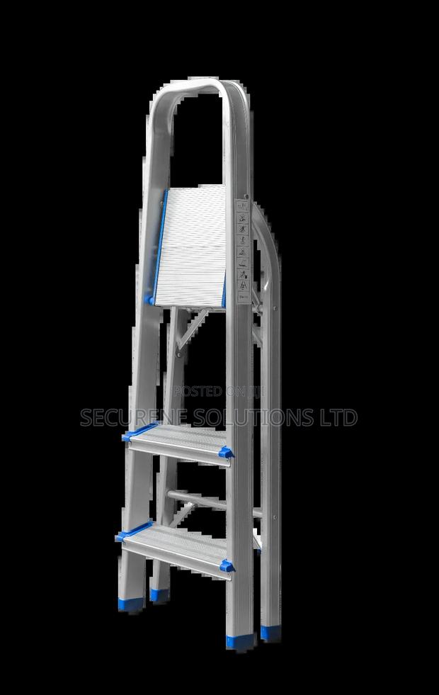 A Minara Aluminium Household 3-step Step Ladder. - main view
