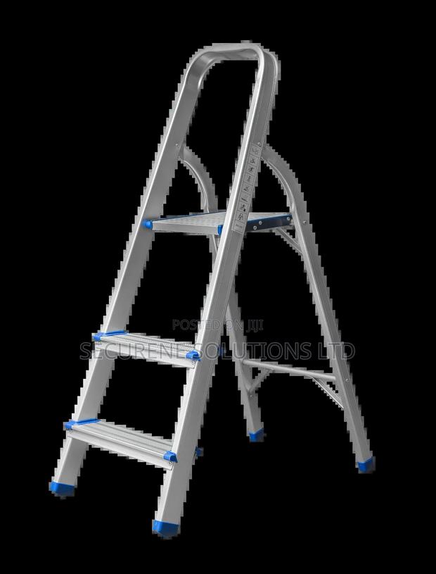 A Minara Aluminium Household 3-step Step Ladder. - thumbnail 3