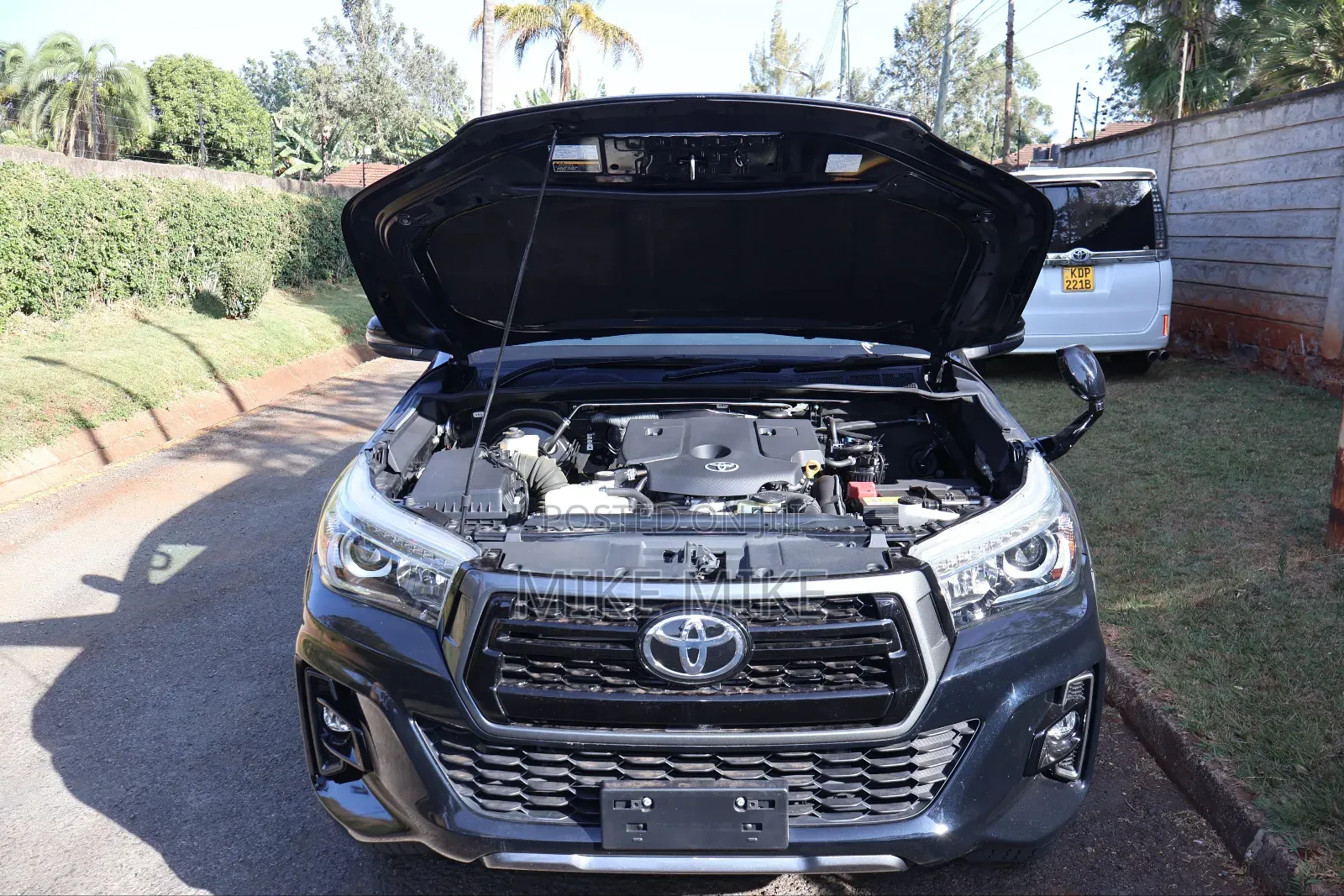 Toyota Hilux 2019 Black