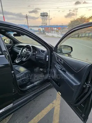 Toyota Harrier 2.0 2018 Black