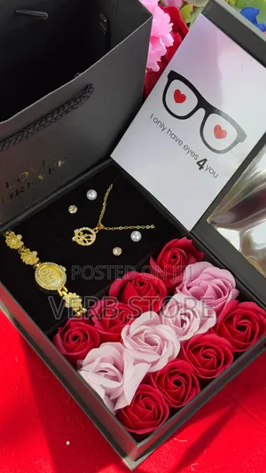Trendy Valentines Ladies Gift Set