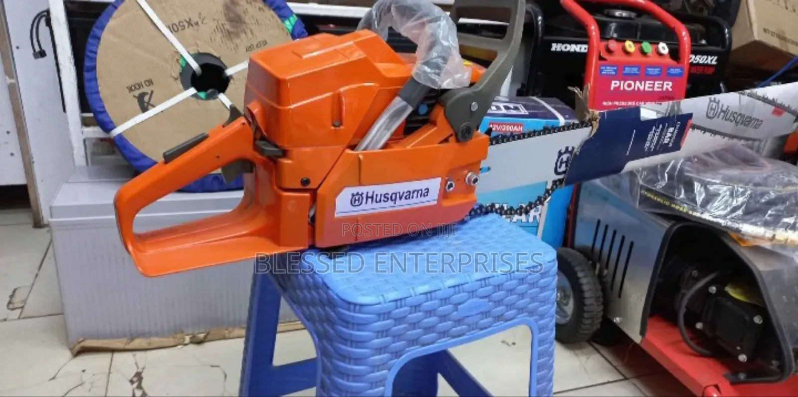 Husqvarna Powersaw 272xp Brand New/Professional Power Saw Machine