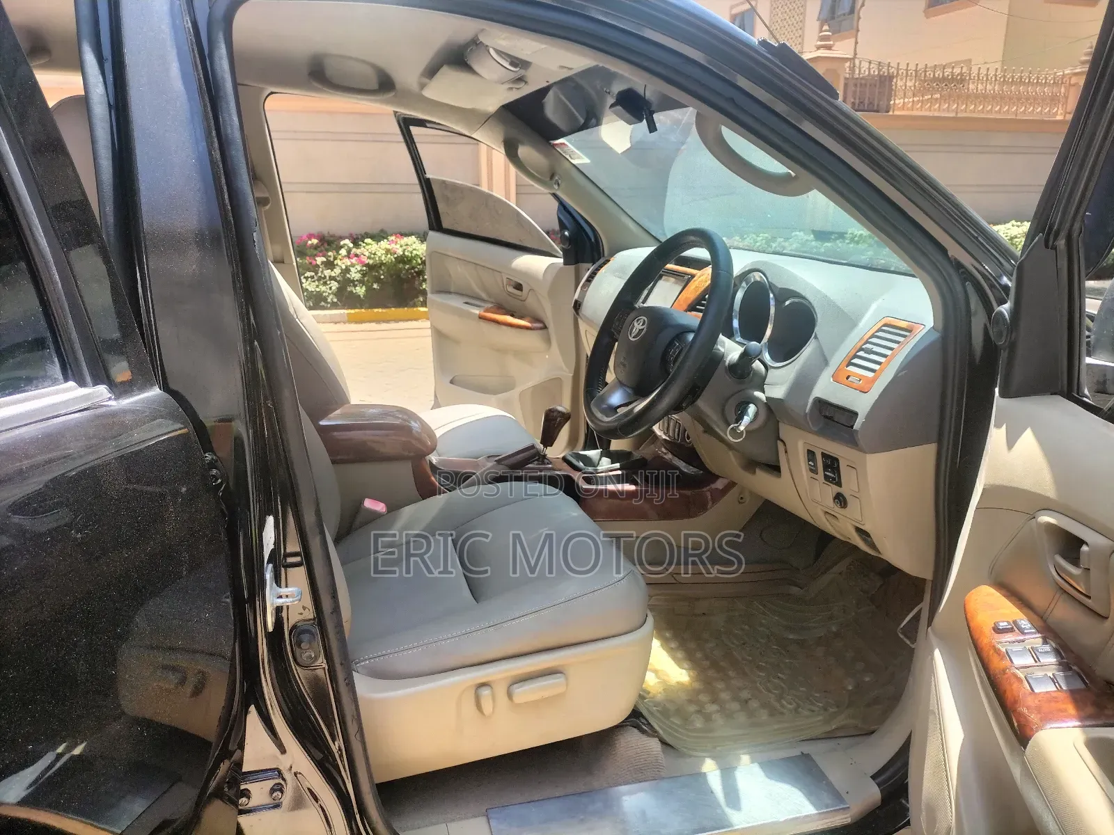 Toyota Hilux 2010 Black