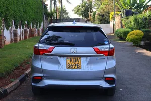 Honda Fit Shuttle 2018 Silver