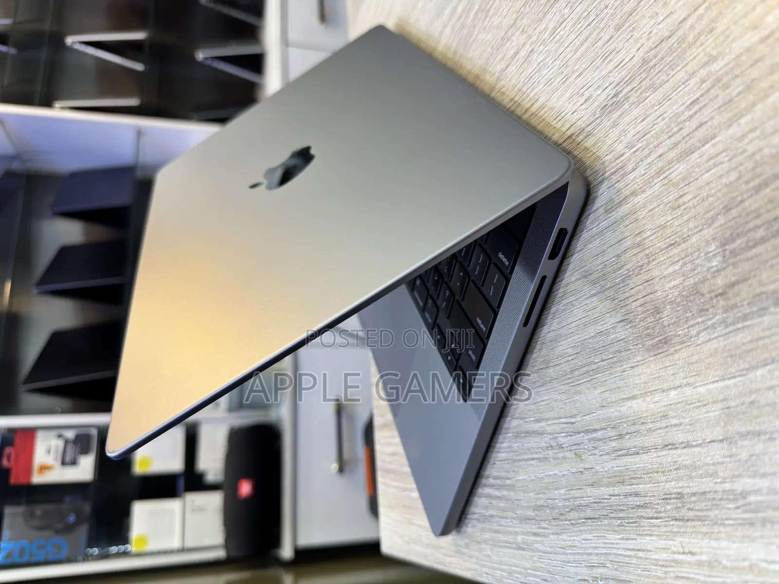 Laptop Apple MacBook Pro 2024 M3 14-Inch 8GB Apple M3 Pro SSD 512GB