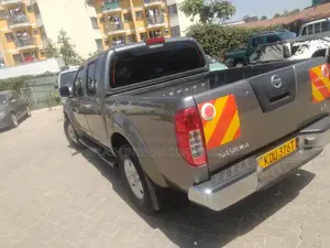 Nissan Navara 2013 Gray