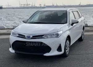 Toyota Corolla Fielder 1.5 Hybrid FWD 2019 Pearl