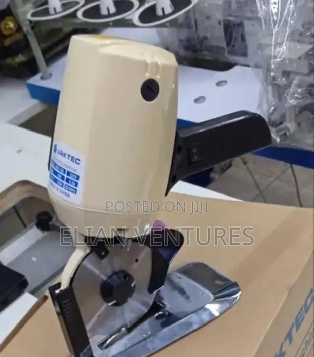 High Quality Cloth Cutting Machine